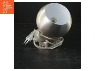 Bordlampe med poleret stål finish (str. 17x11 cm)