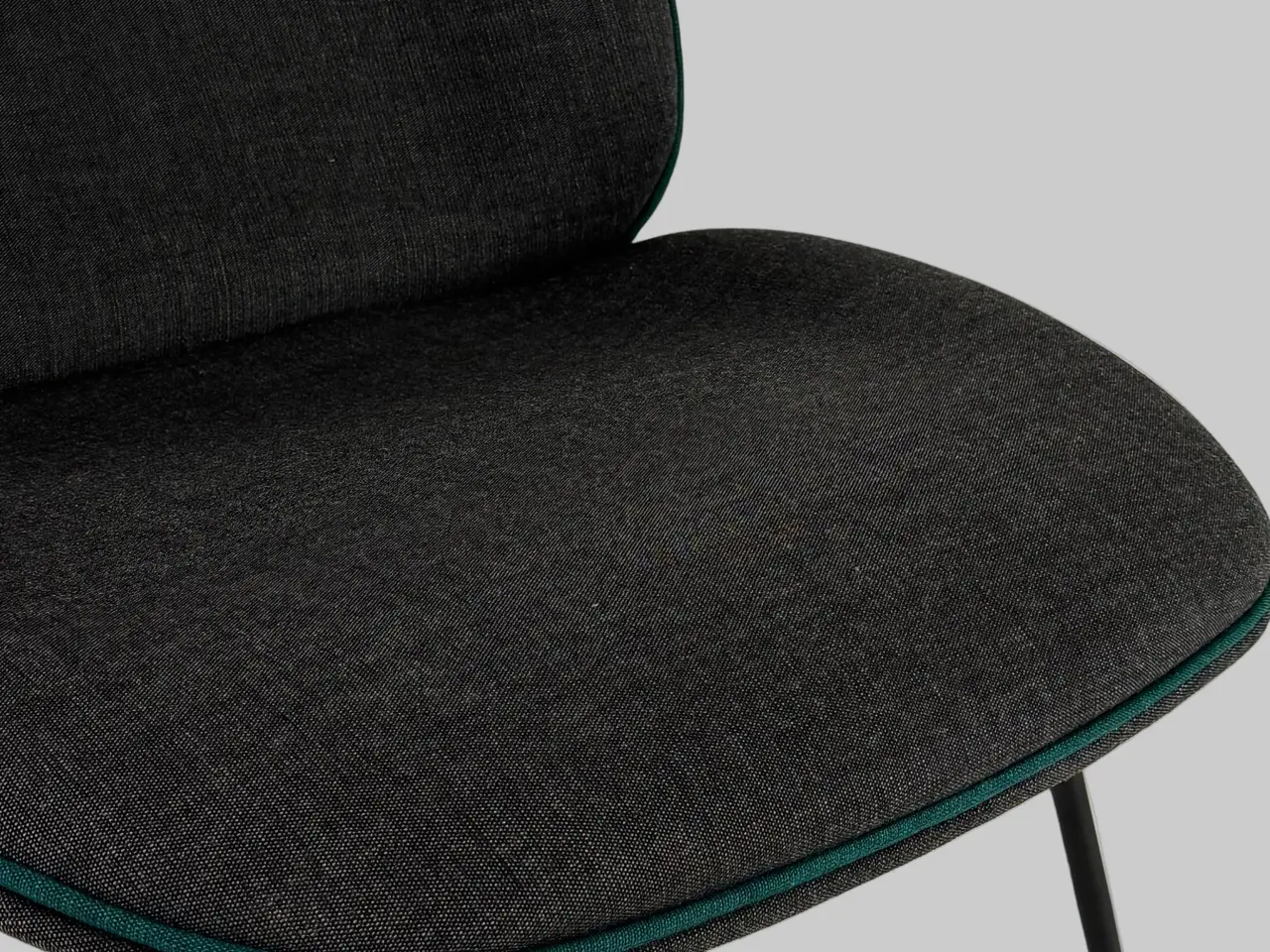 Billede 6 - GUBI Beetle Loungestol – Mørkegrå/Sort Stel