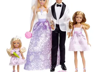 Mattel Barbie bryllupsgavesæt med 4 dukker og 5 accessories