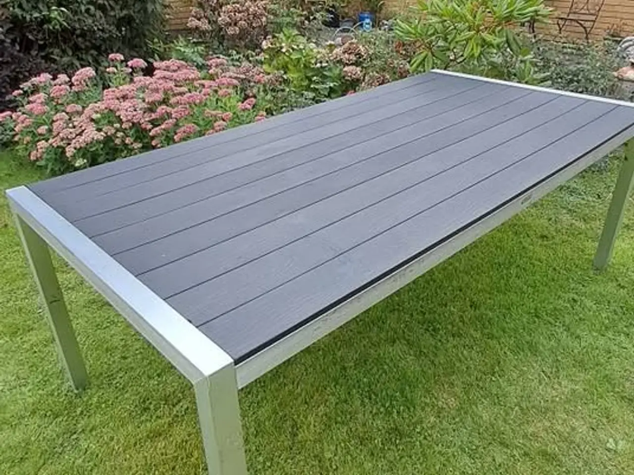 Billede 8 - Pænt havebord . mærke : Living Elements. Kun 300
