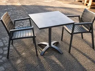 CINAS - Cafebord med 2 stole i lameller