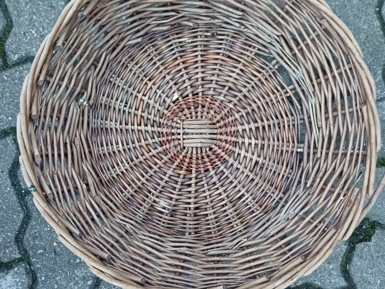 Billede 1 - Flettet kurv stor rund i naturmateriale