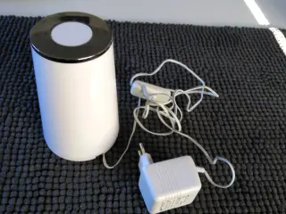 Flot Herstal bordlampe ”Nadir lampe” Med smukt lys