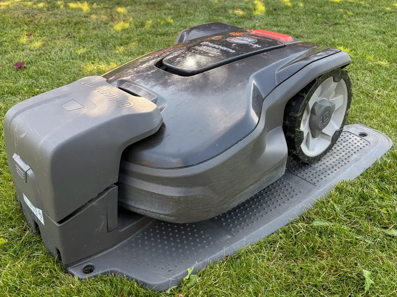 Billede 1 - Husqvarna Automower 305 robotplæneklipper