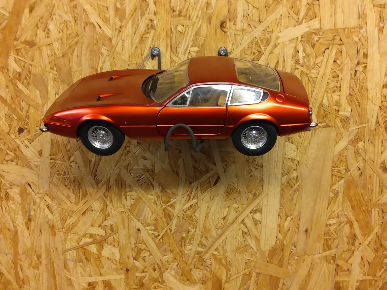 Billede 1 - Ophæng 1/18 biler