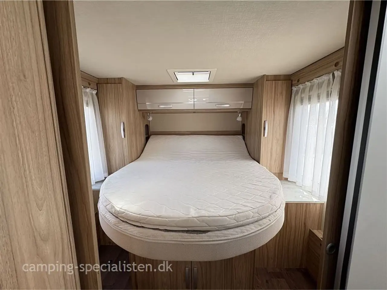 Billede 13 - 2018 - Hymer Tramp CL 698 60 Years Edition Hymer Tramp CL 698 60 Years Edition kan nu ses hos Camping-Specialisten