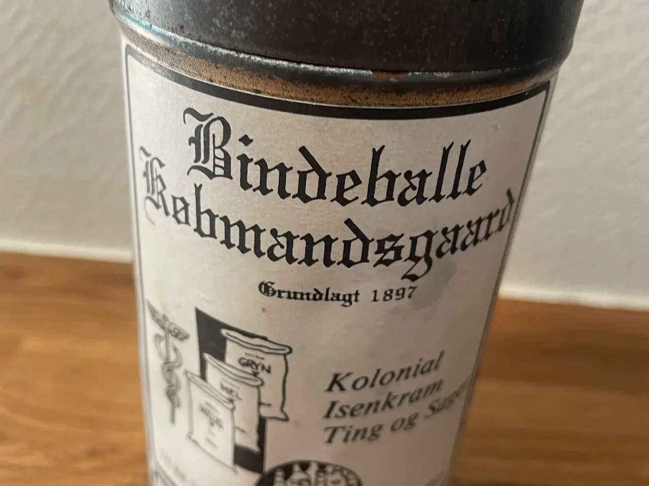 Billede 1 - Bindeballe Købmandsgaard blikdåse, retro.
