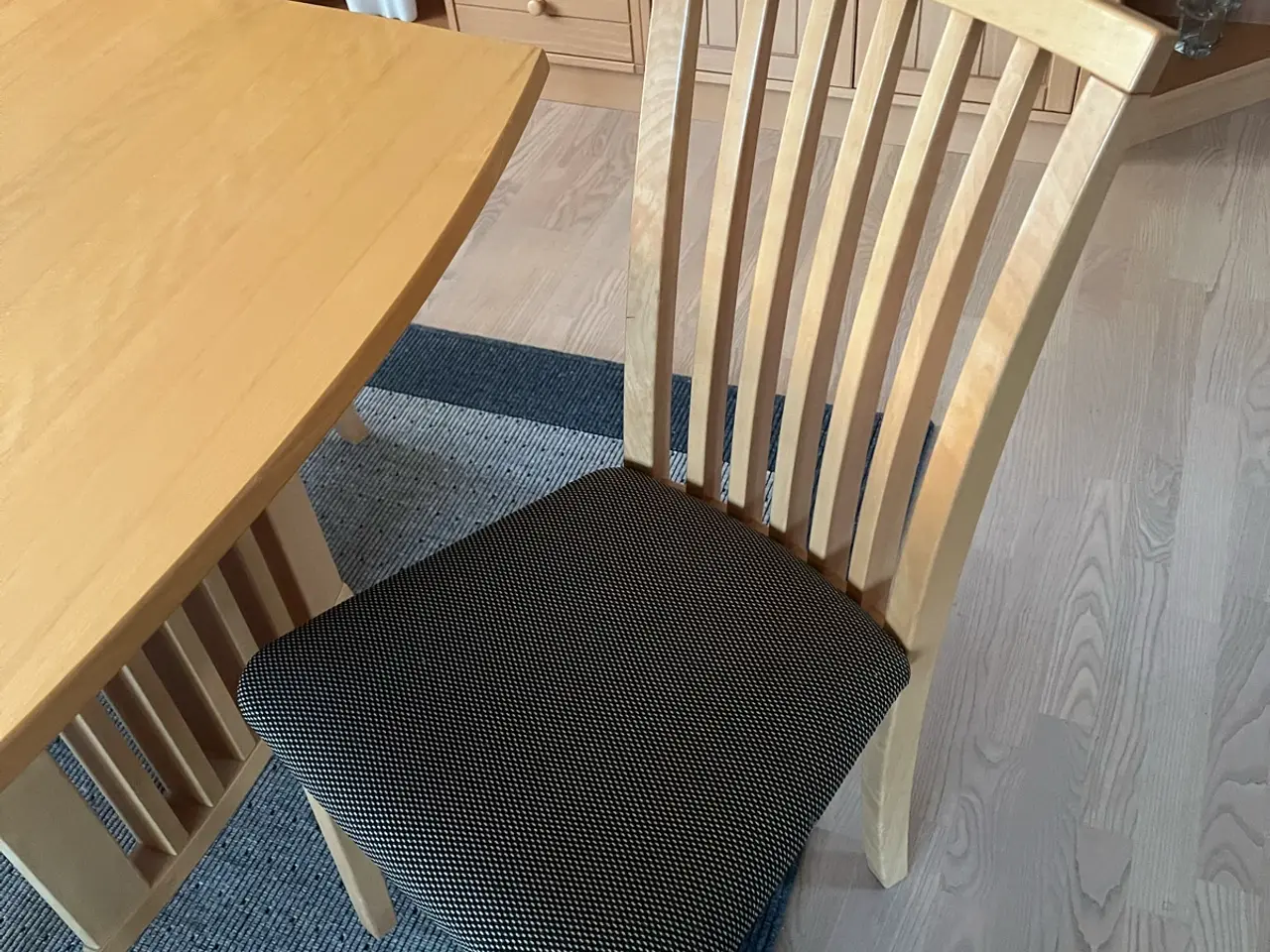 Billede 3 - Skovby spisebord incl. 6stk SM66 stole