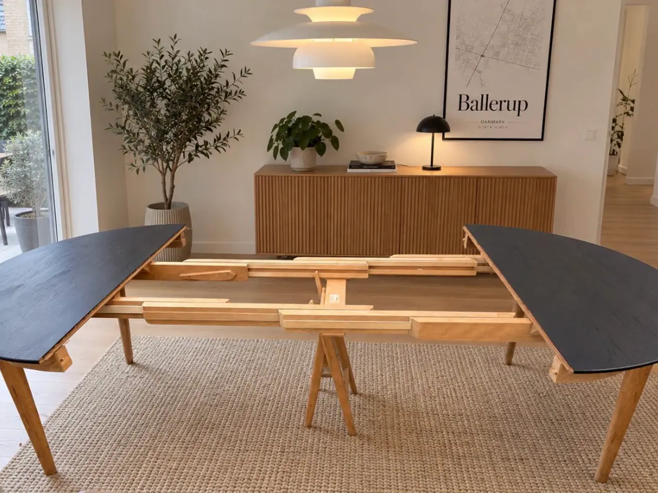 Billede 2 - Dansk design spisebord i egetræ – Ø115 cm + 3 till