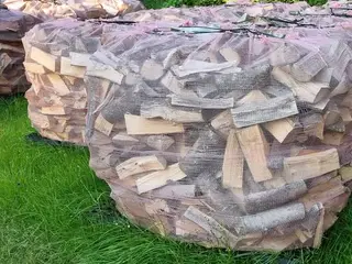 Ask brænde klar til vinter