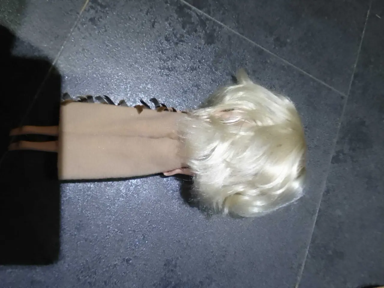 Billede 4 - Dukke med indianer tøj, ala barbie