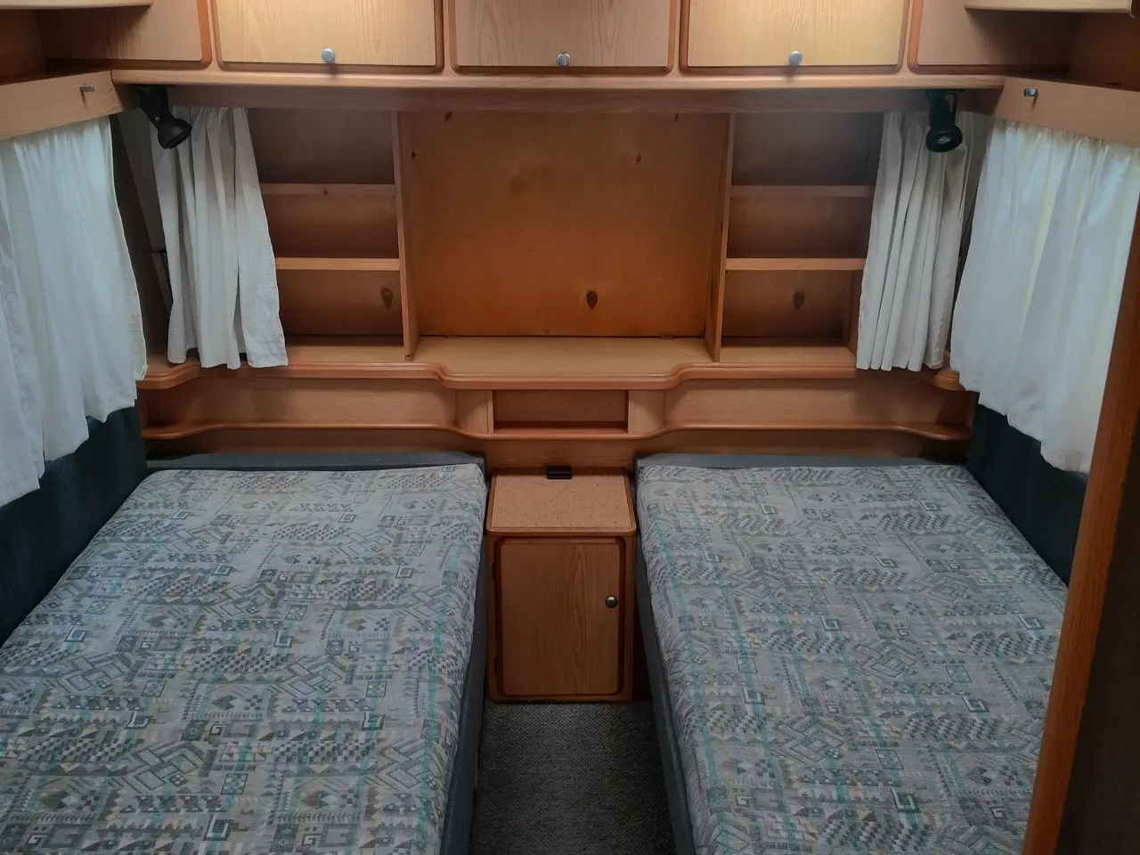 Billede 6 - Campingvogn med 2 fortelte.