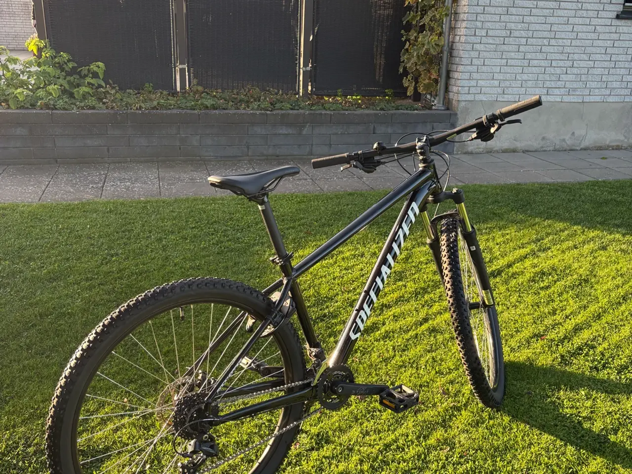 Billede 4 - Sort mountainbike cykel sælges det