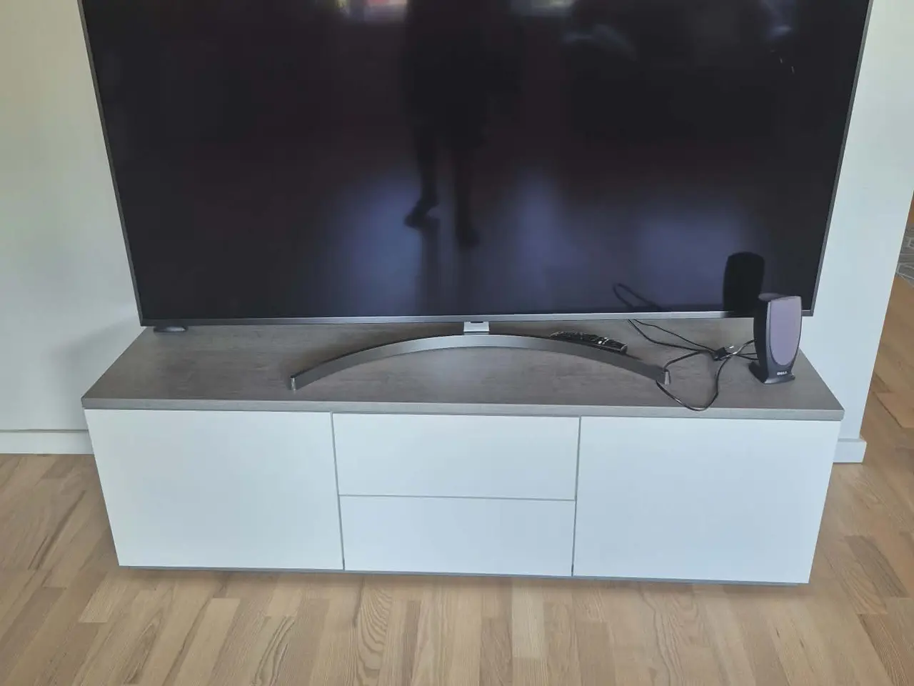 Billede 2 - 65" LG TV, TVbord og ny ubrugt vægbeslag/Wallmount
