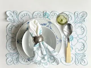 Dækkeservietter/stofservietter, hvid m blå blonde, 6 stk samlet