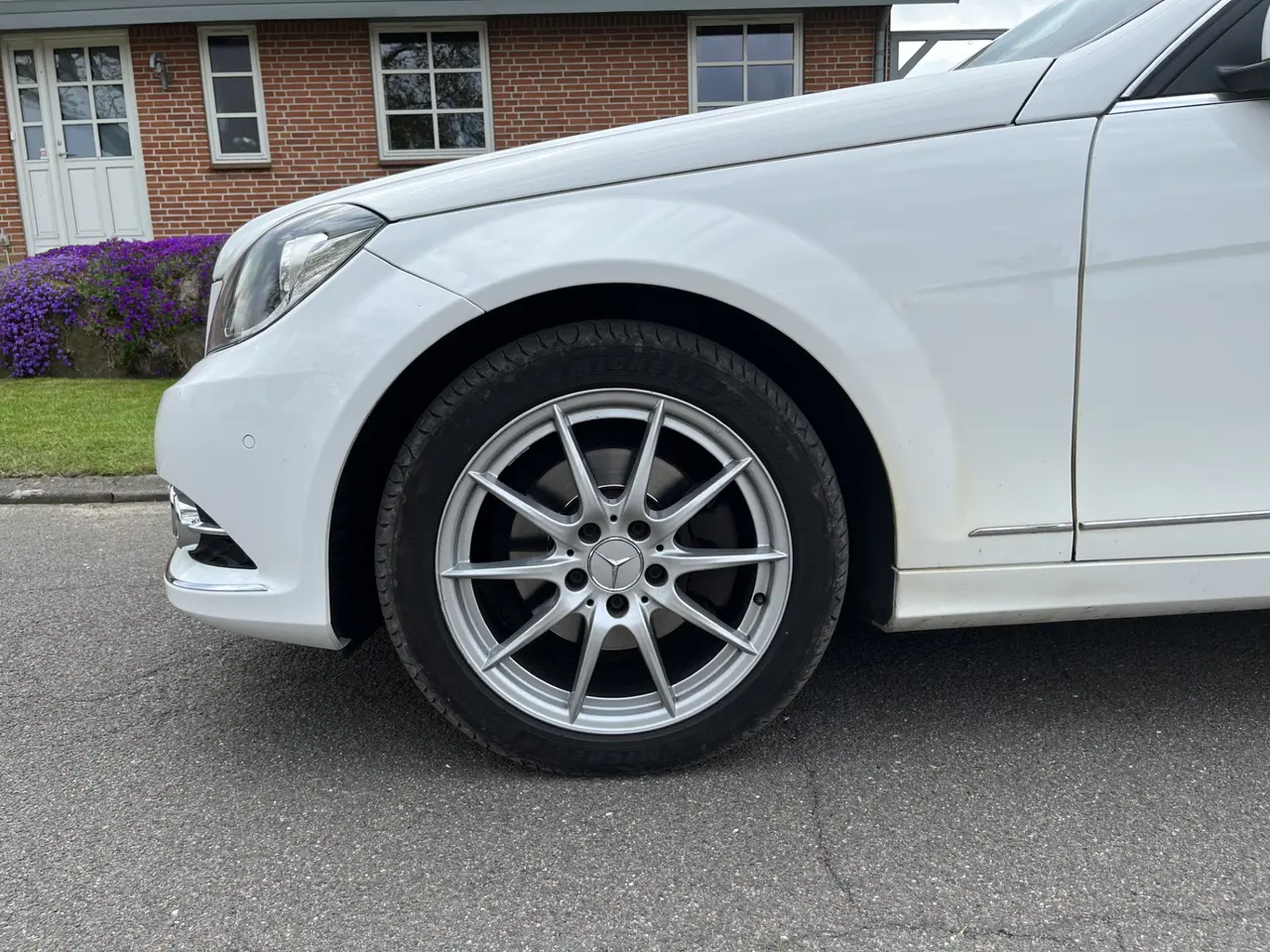 Billede 3 - Rigtig fin og velkørende Mercedes C250 4matic