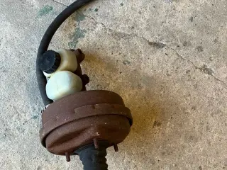 SAAB 96 bremseforstærker