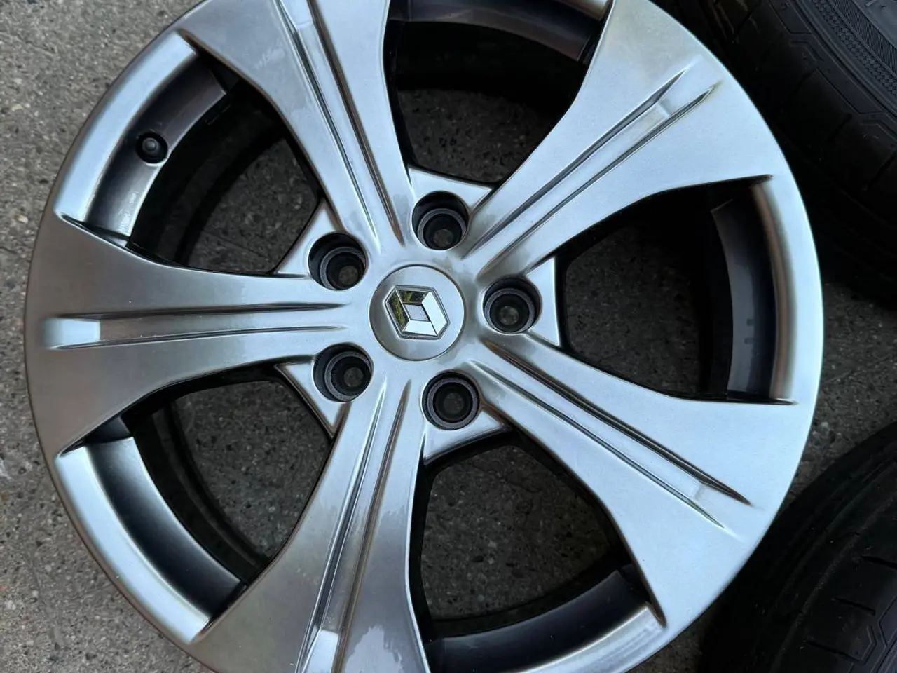 Billede 3 - Renault alufælge 17”