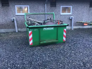 Skrot afhentes