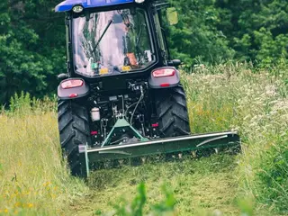 KØBES BILLIG Traktor m Slagleklipper Brugsklar OK 