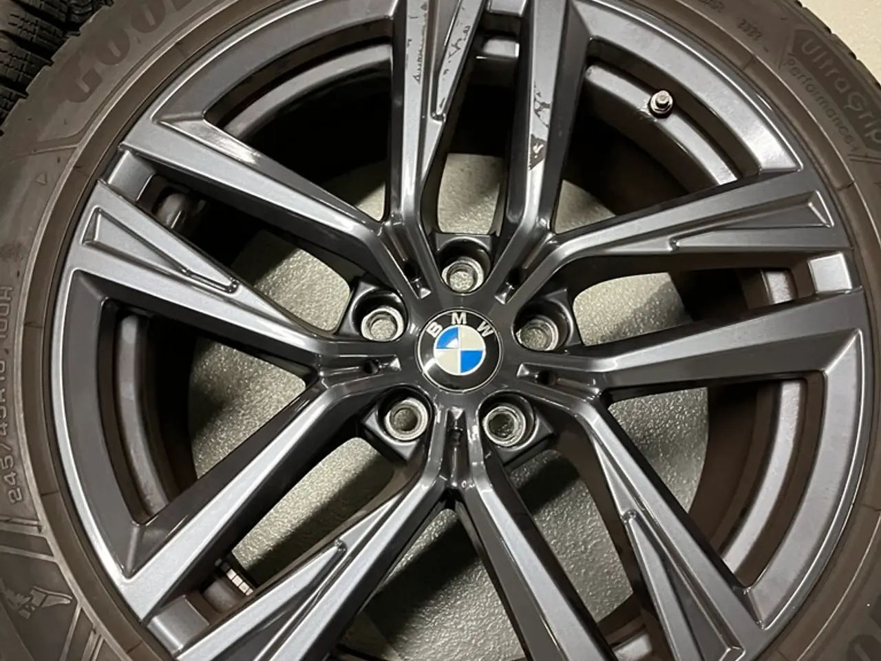 Billede 4 - BMW i4 Originale alufælge 18" med vinterdæk