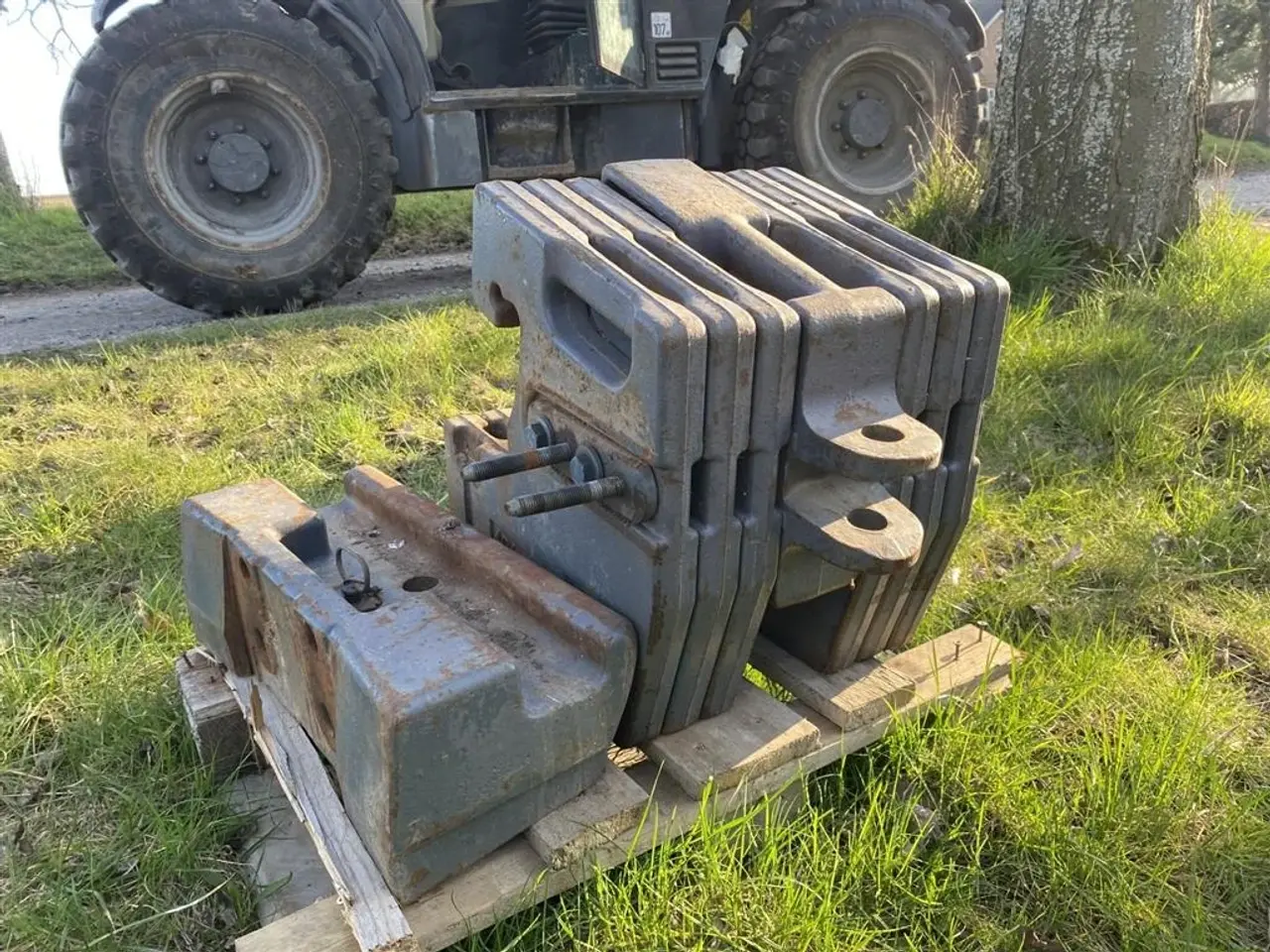 Billede 1 - New Holland Frontvægte