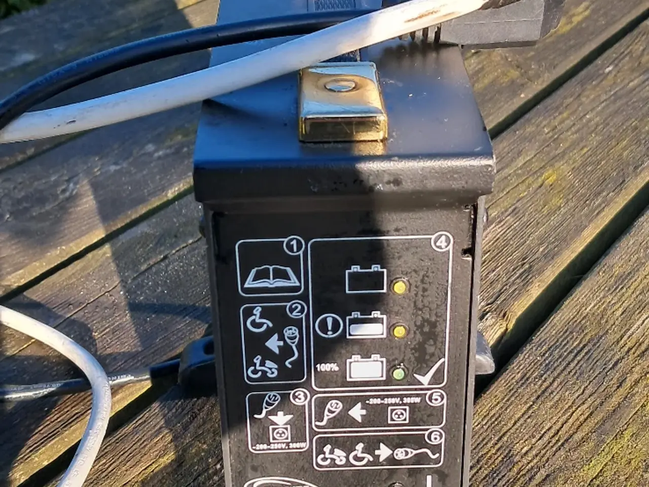 Billede 1 - Oplader til el-scooter