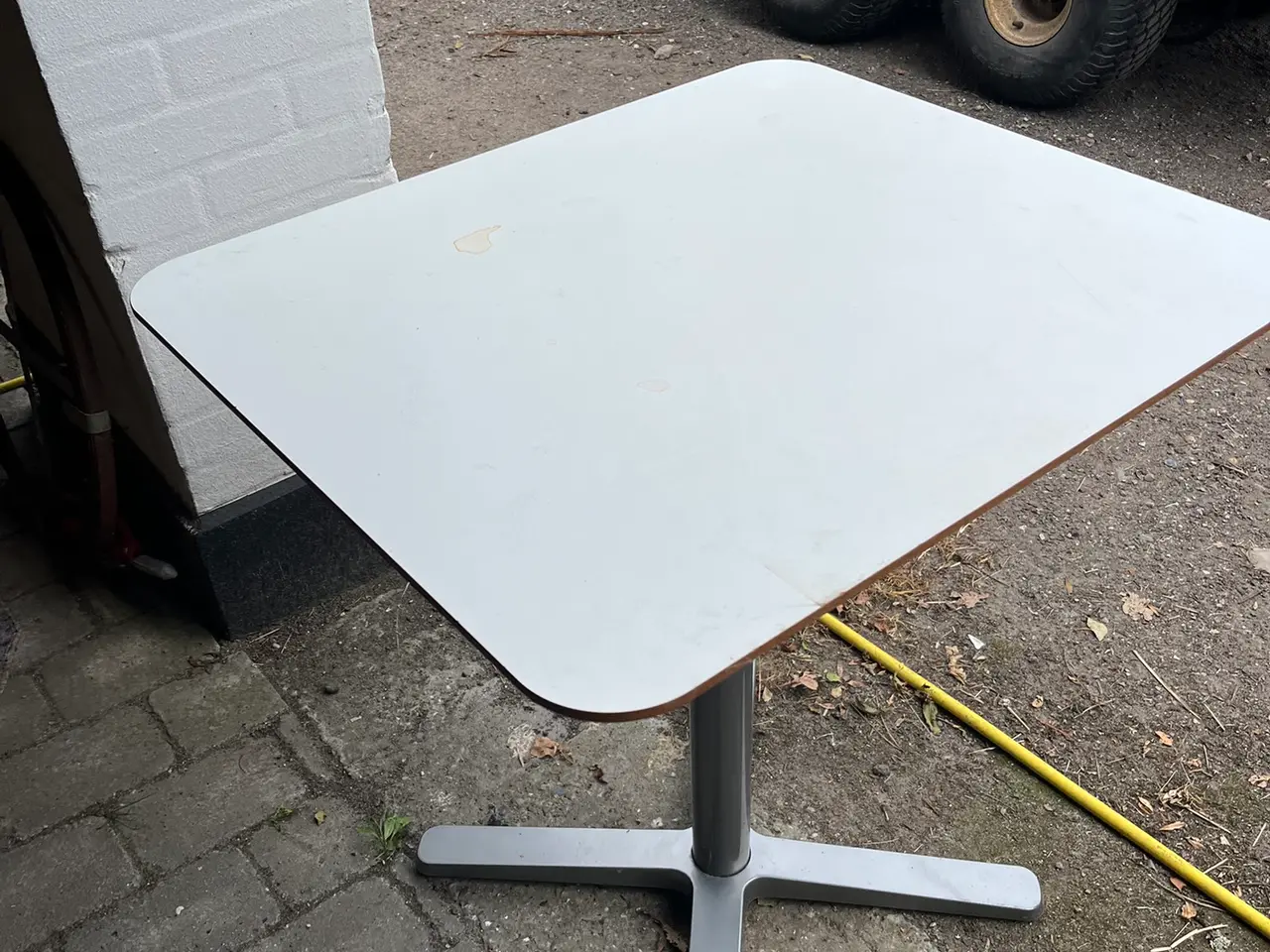 Billede 3 - CAFÈ ELLER SPISEBORDE - HAR 2 STK.