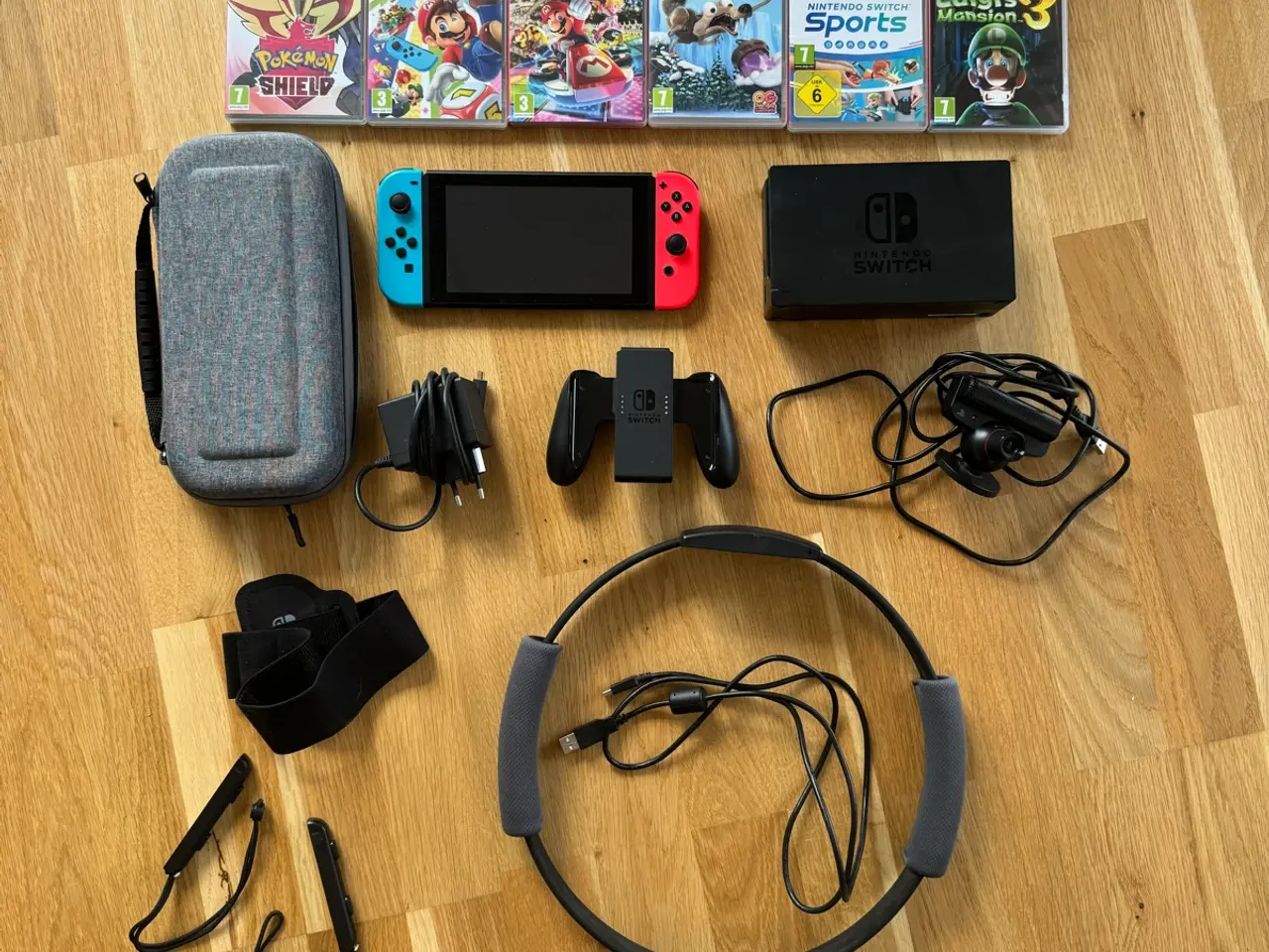 Billede 1 - Nintendo Switch V2 inkl 6 spil, udstyr og ringfit