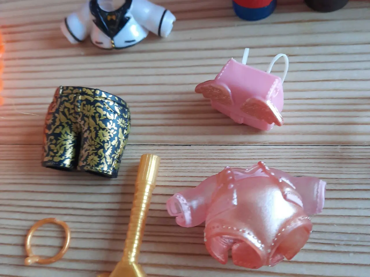 Billede 16 - LOL transporthus med figurer mm