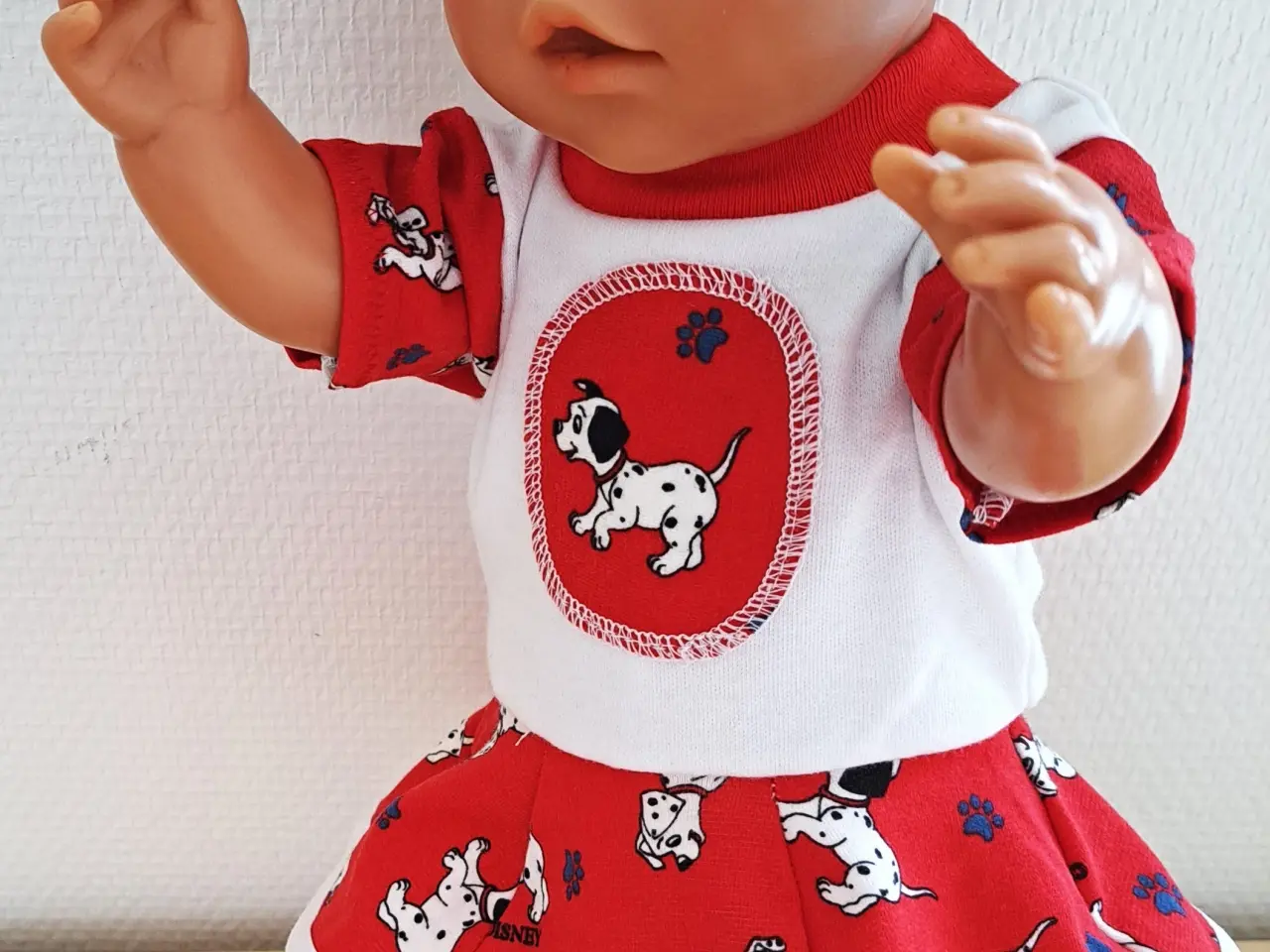 Billede 2 - Babyborn: Kjoler der passer til  fra 40 og 42cm. 