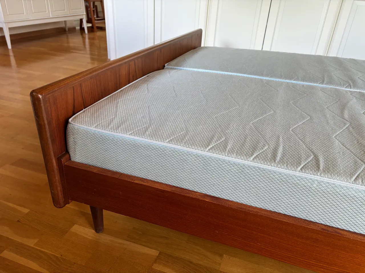 Billede 3 - Flot teak seng med madrasser fra HUMA