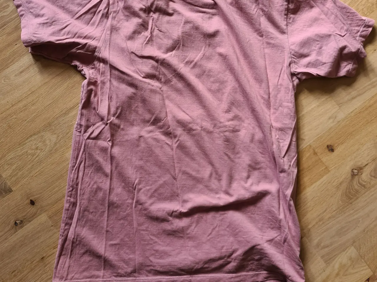 Billede 5 - Seje T-shirts str 12-14 år