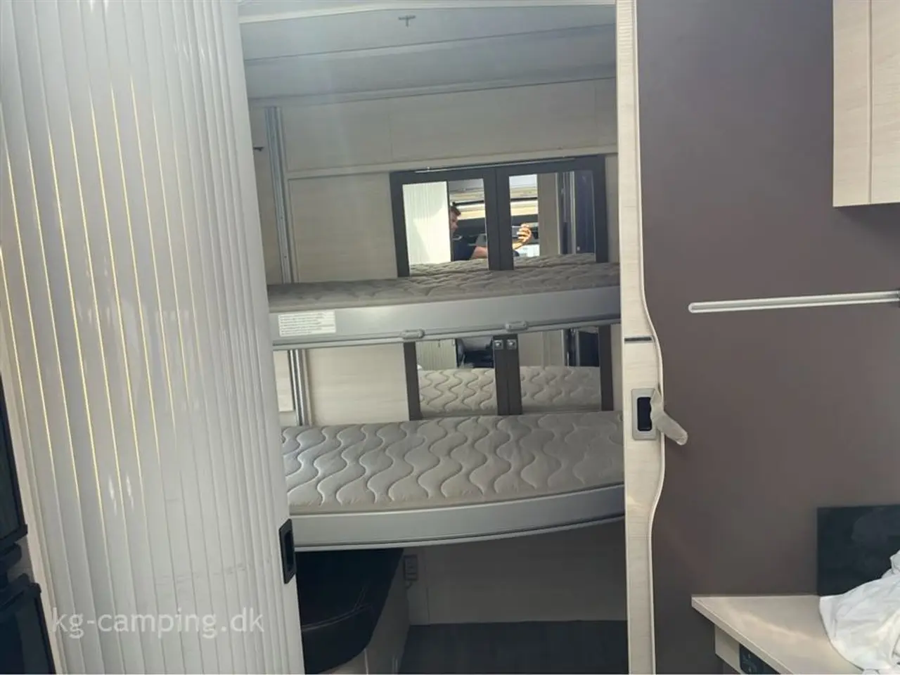 Billede 8 - 2019 - Chausson Flash 716 UNDER KLARGØRING - Rummelig Ford Chausson fra 2019 - 4 sovepladser med hæve-/sænkesystem