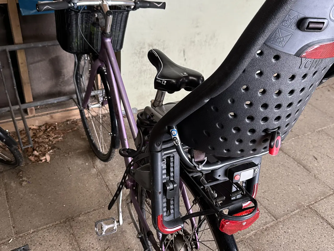 Billede 4 - MBK cykel inklusiv Yepp Barnestol. 
