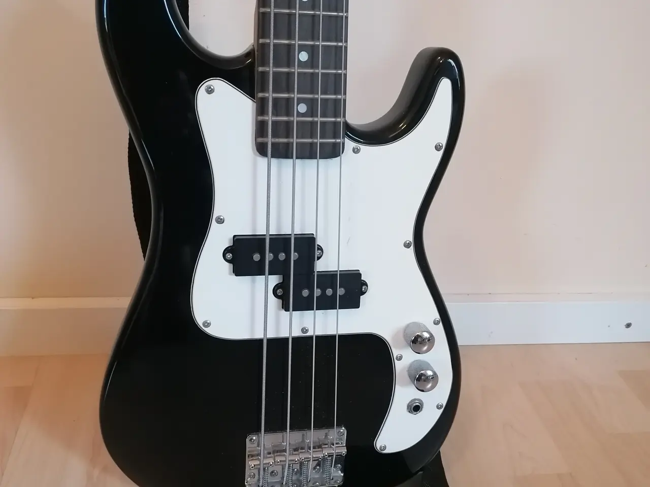Billede 3 - Basguitar m forstærker
