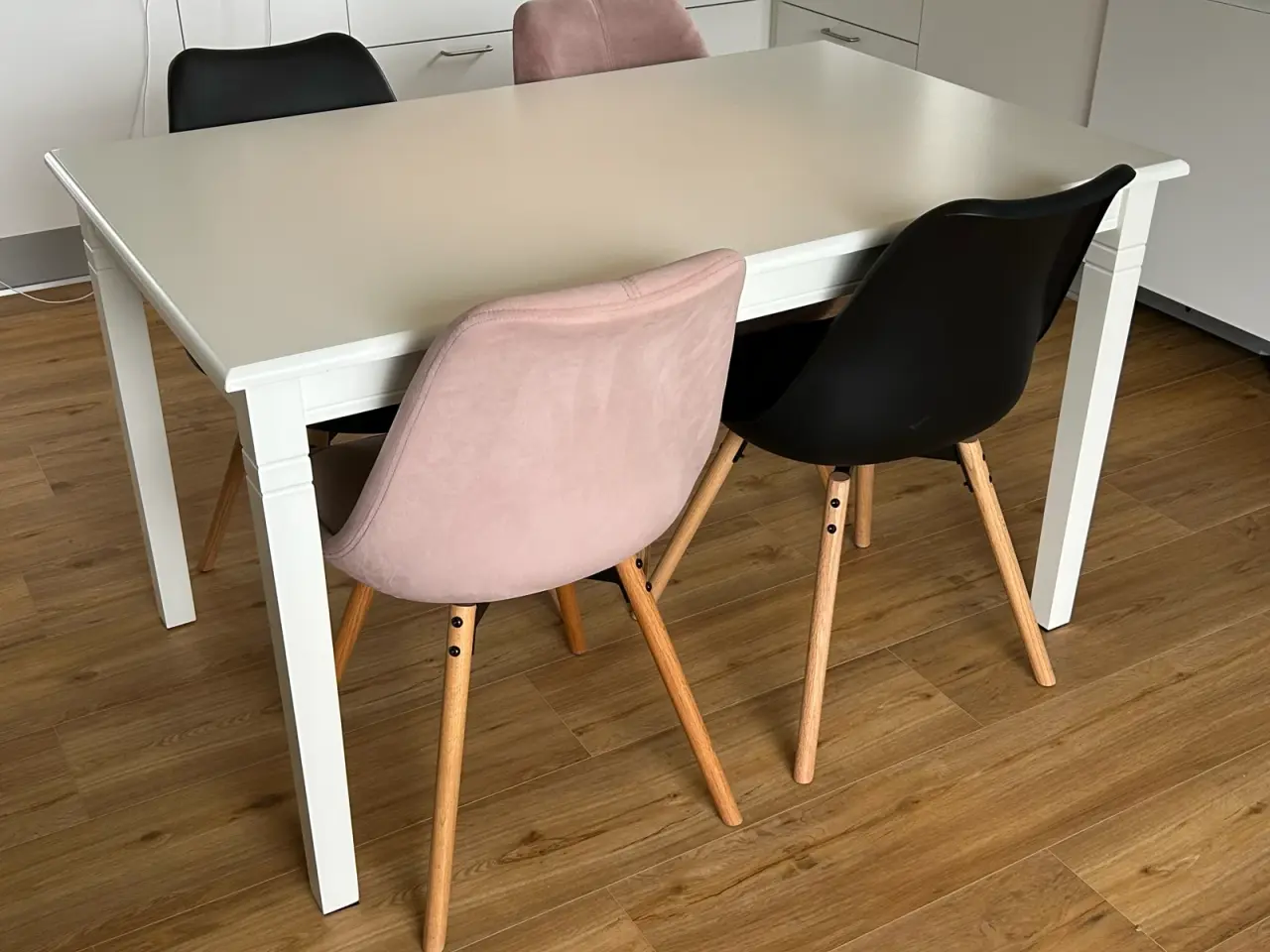 Billede 2 - Hvidt spisebord med 2 plader