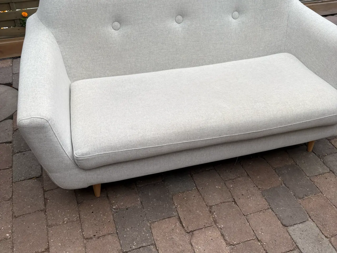 Billede 5 - Sofa i lys grå skal sælges nu kom med et bud
