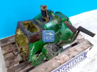 John Deere 2120 Koblingshus AT29710