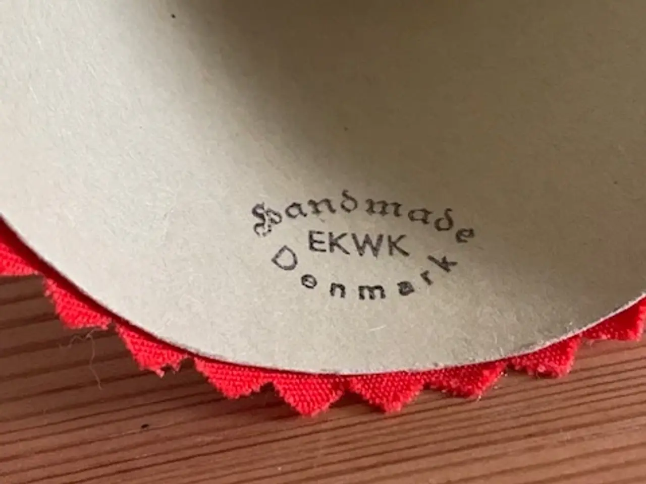 Billede 3 - Nisse pige / koglenisse - håndlavet - EKWK Denmark