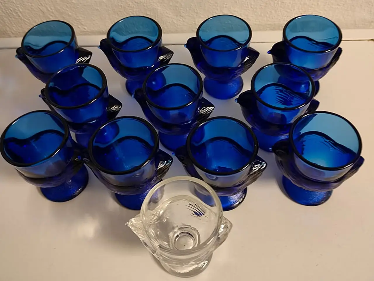 Billede 5 - BLÅ GLAS ÆGGEBÆGRE udformet som kylling / høne