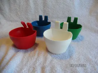 Nye plastik skåle sælges