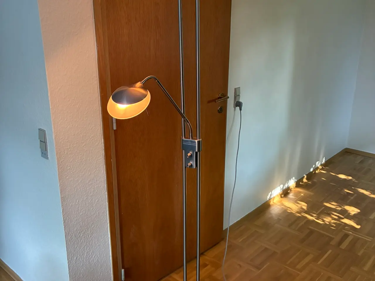 Billede 2 - Standerlampe med uplight og downlight