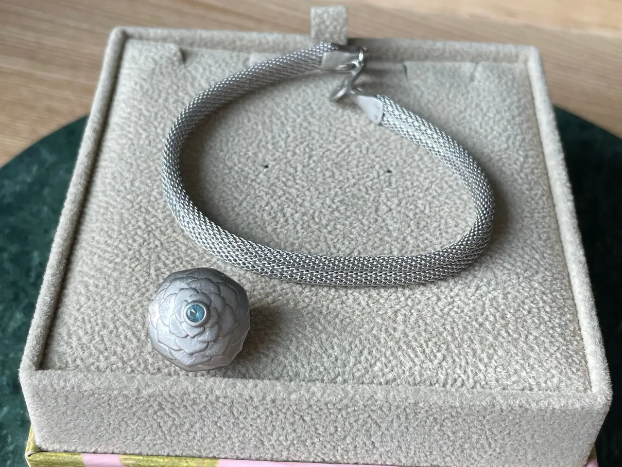 Billede 2 - ByBiehl armbånd med vedhæng