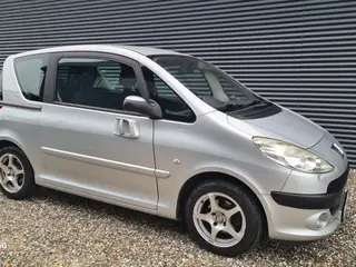 Peugeot 1007 1,6 Sporty 2-tr.