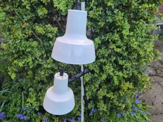 Hvid klassisk gulvlampe fra E. S. Horn
