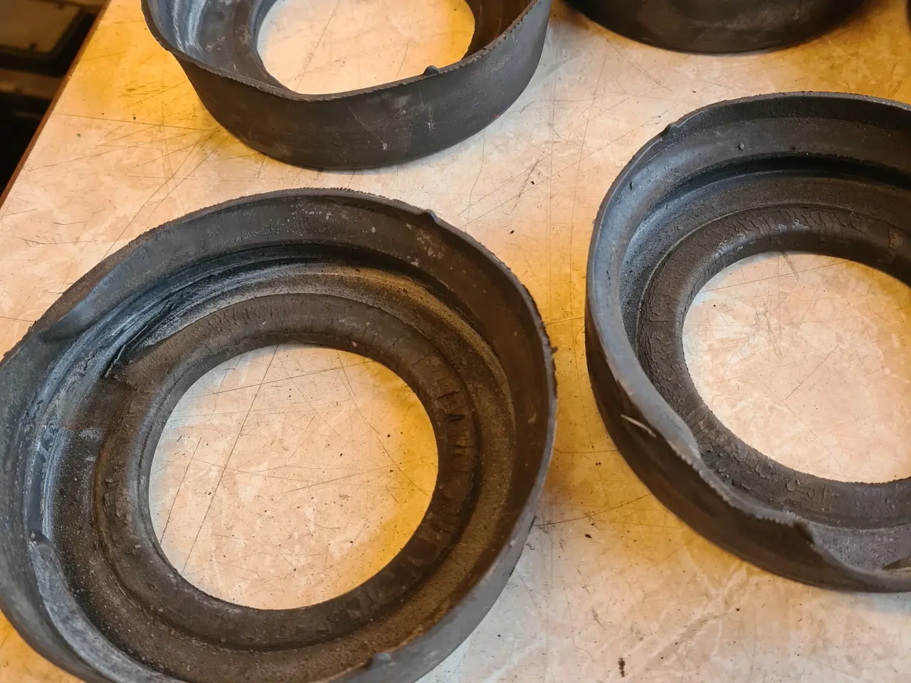 Billede 5 - Gummi underlag til for + bagfjedre