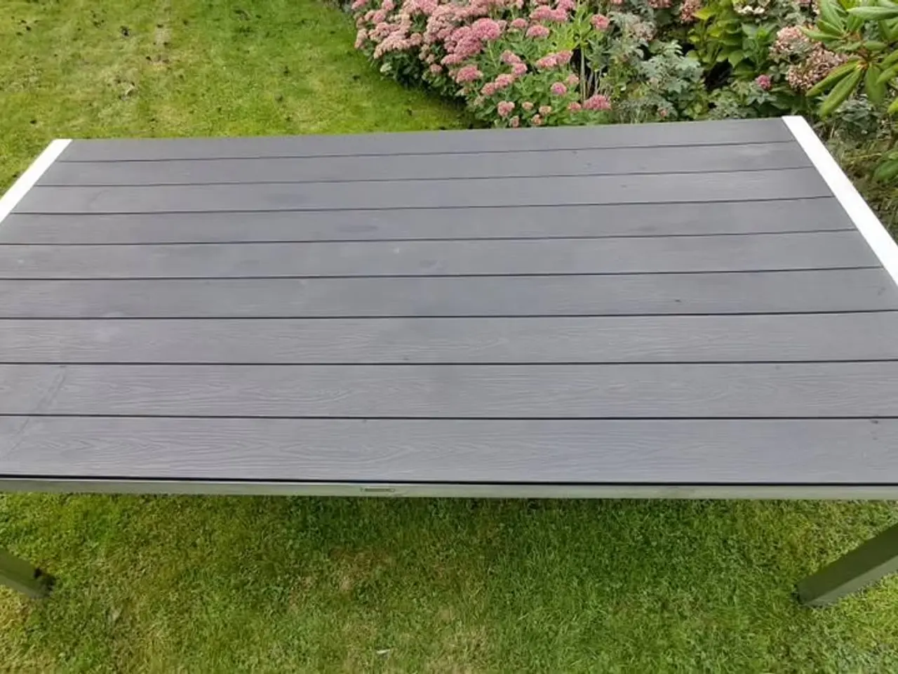 Billede 4 - Pænt havebord . mærke : Living Elements. Kun 300
