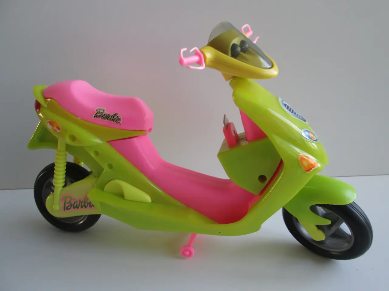Billede 1 - Barbie Scooter, der kan lyse og larme.