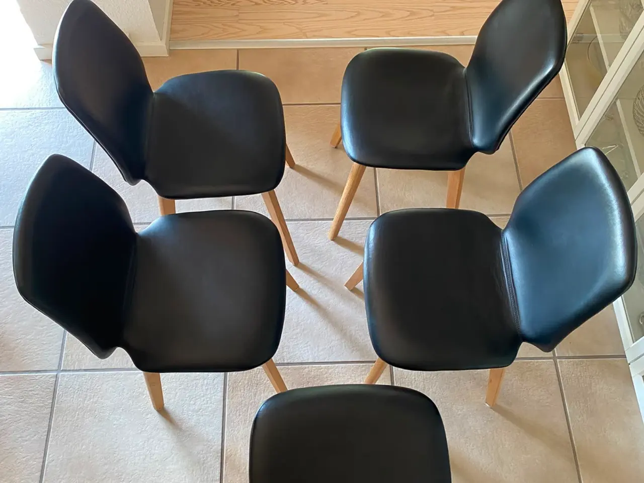 Billede 5 - Spisebordsstole imiteret læder